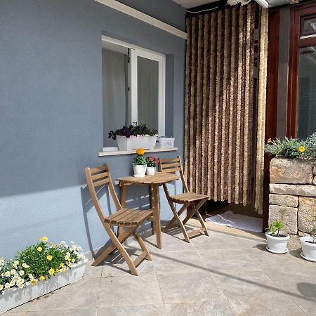 Stonehouse Vis Apartment Exterior photo